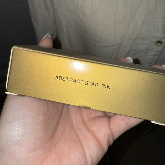 Avon Gold Abstract Star Brooch/Pin - Picture 4 of 6